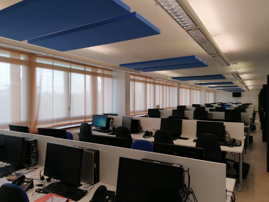Per l’open space del call center Numero Blu (Roma), Mastruzzi ha adottato una soluzione acustica basata su pannelli fonoassorbenti a soffitto