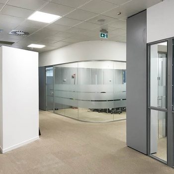 pareti-divisorie-vetrate-curvilinee-211654