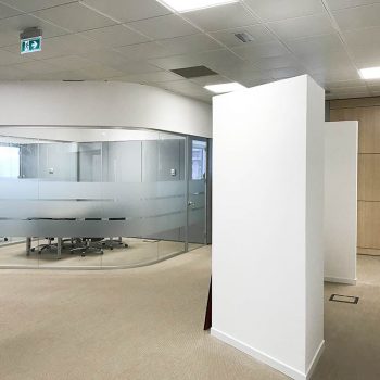 pareti-divisorie-vetrate-curvilinee-211681