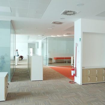 ristrutturazione-e-arredo-per-nuovi-uffici-operativi-a-milano-209016