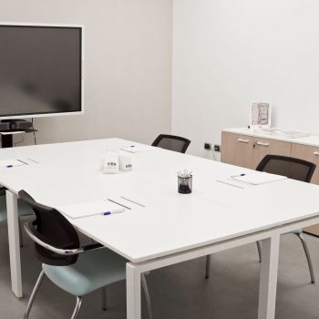 tavolo-riunioni-215109